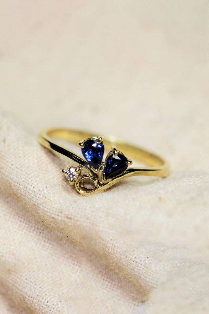 14K Gold Ring Set With Blue Sapphire & Diamonds
