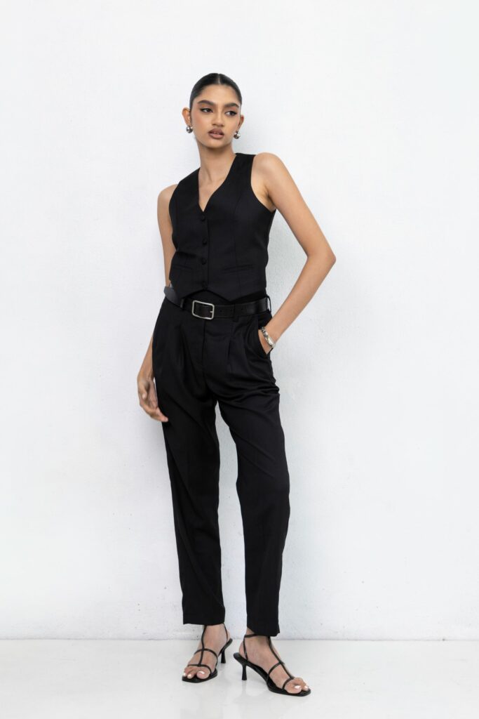 Anisha Regular - Black
