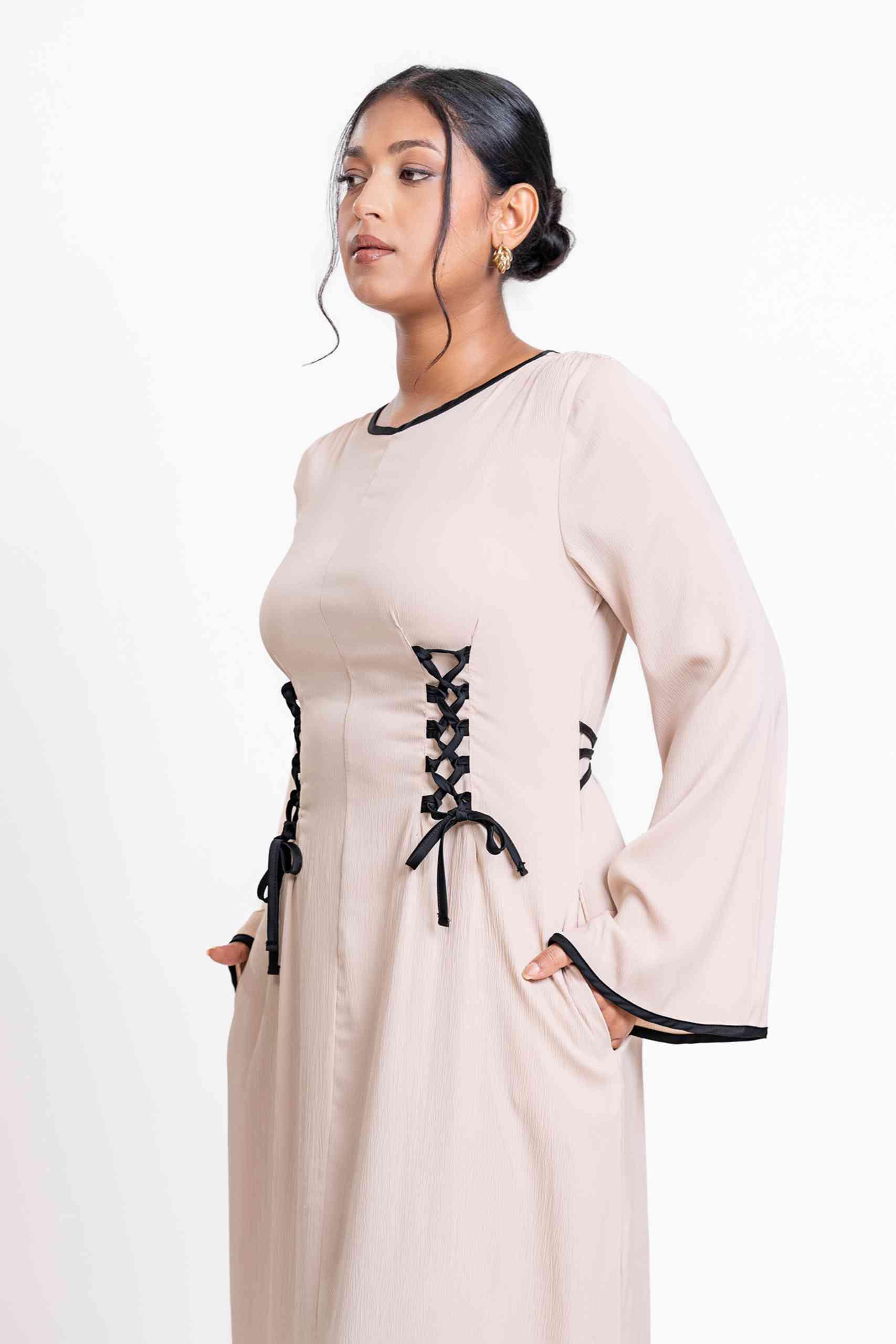 Cream And Black Detail Front Lace Dress - Image 3