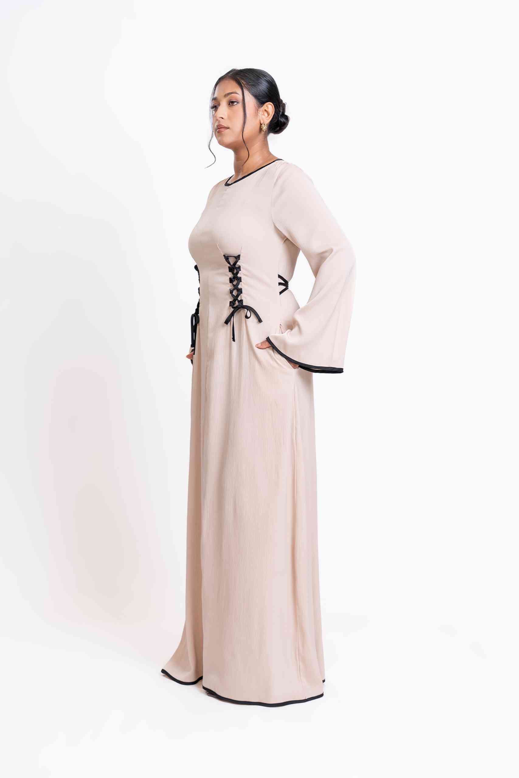 Cream And Black Detail Front Lace Dress - Image 4