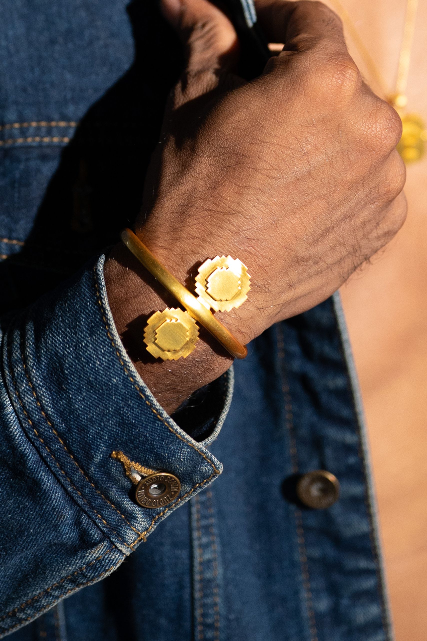 Gold +2