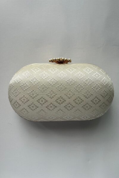 Agnes Kya Clutch