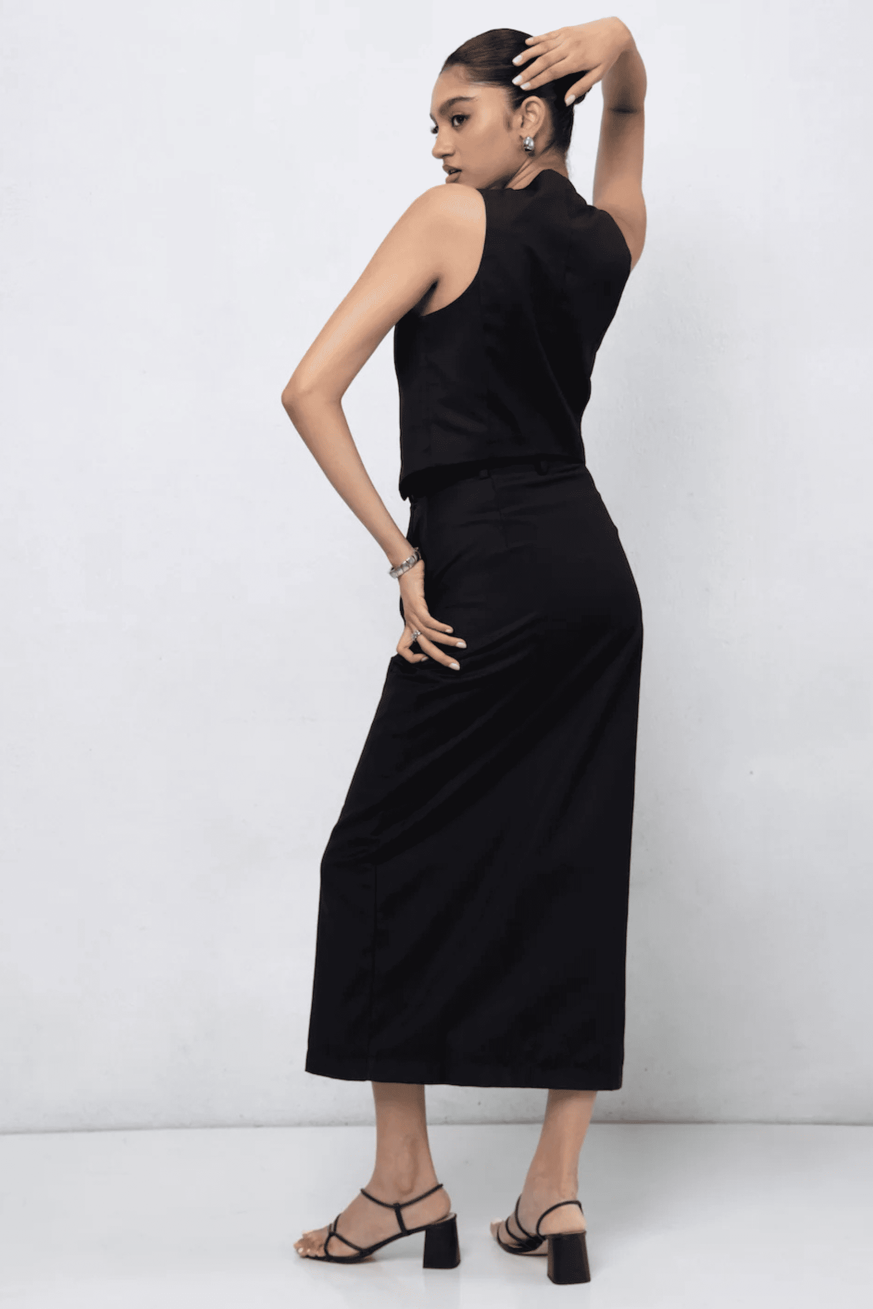 Kiyara (Waistcoat) - Black - Image 2